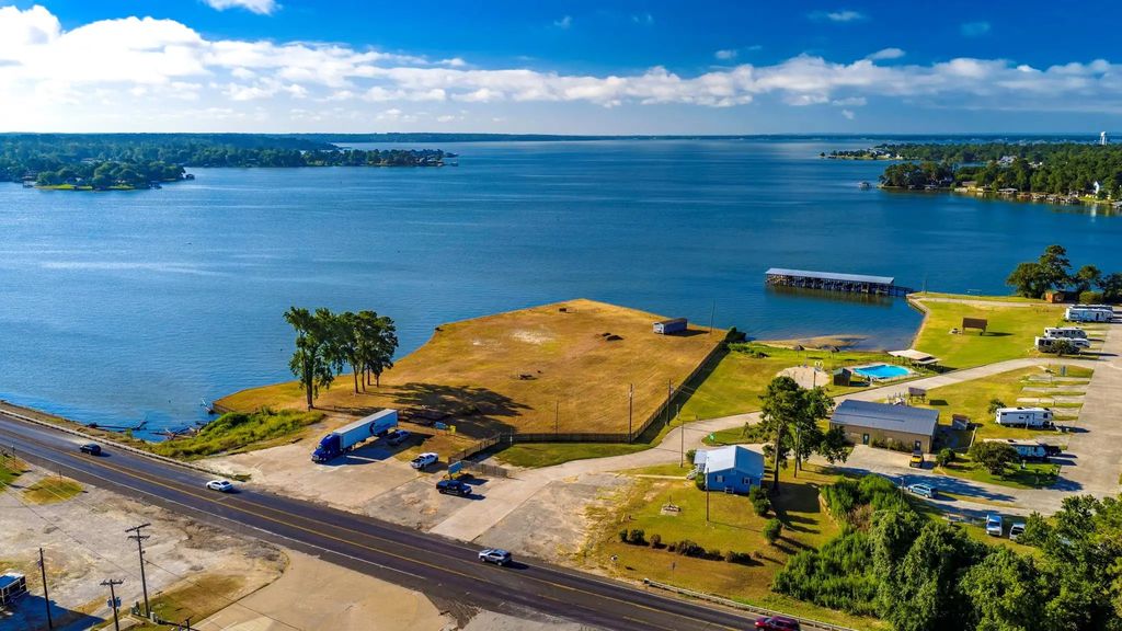 13107 Us Highway 190 W, Onalaska