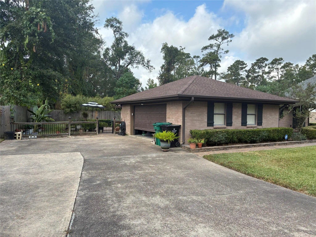 569 Roanoke Drive, Conroe