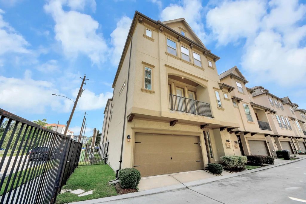 442 N Live Oak Street, Houston