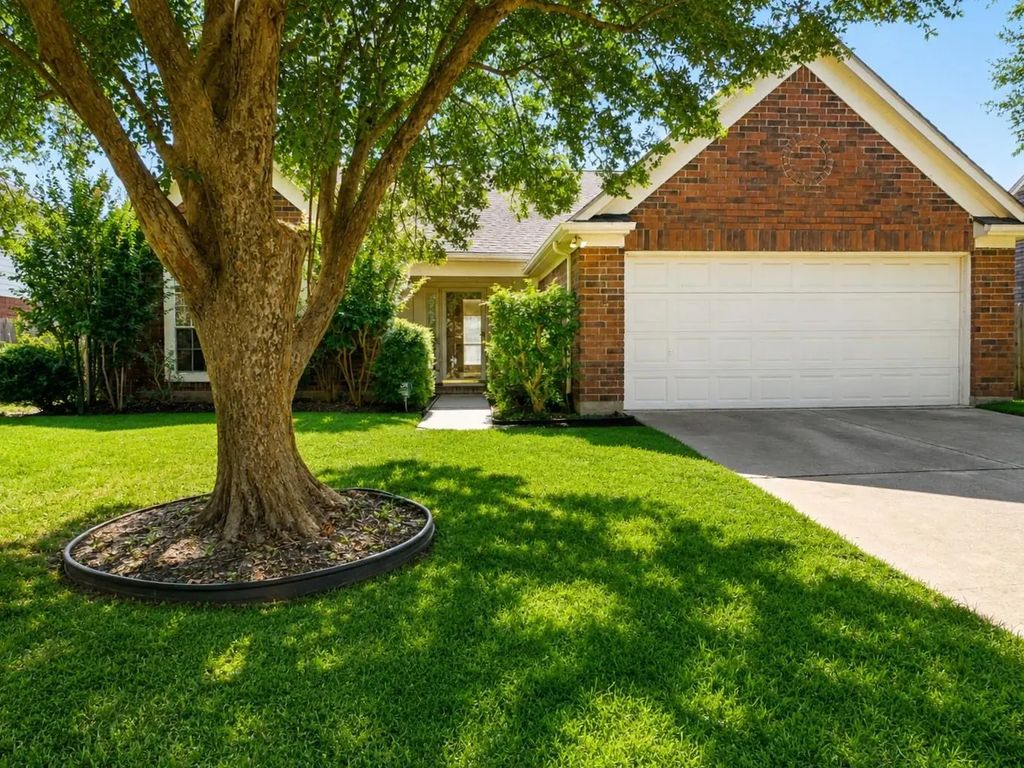 3904 Spring Circle Drive E, Pearland