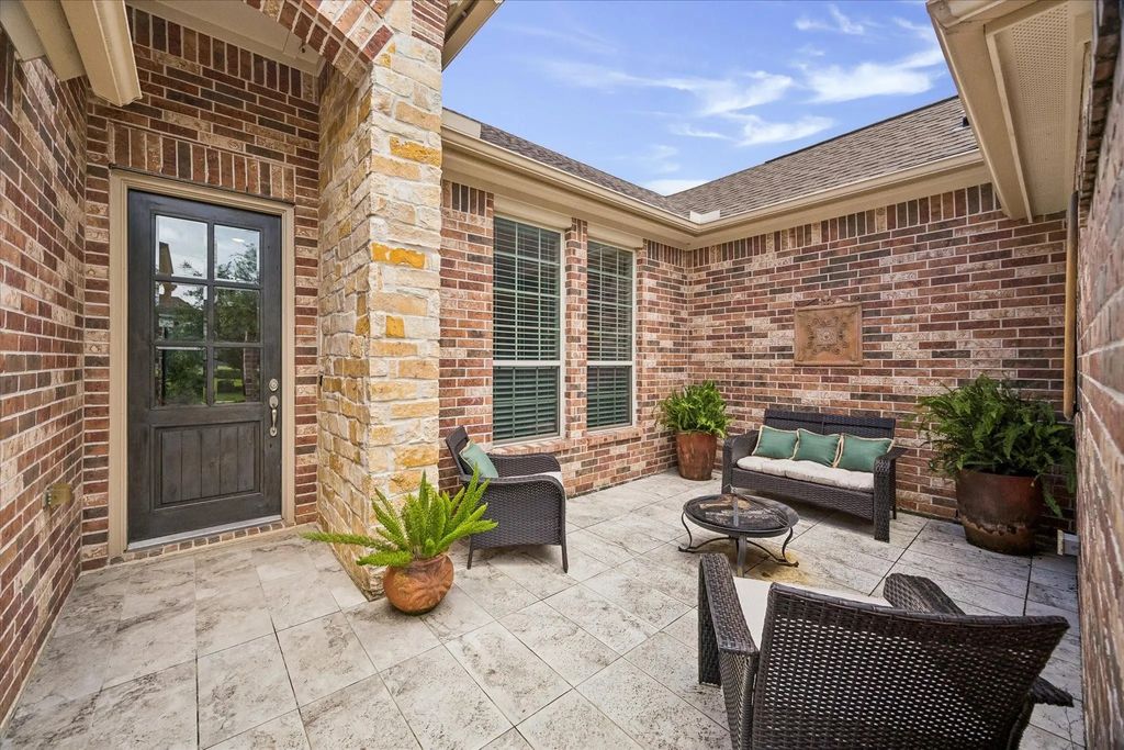 19 Peace Tree Way, Tomball