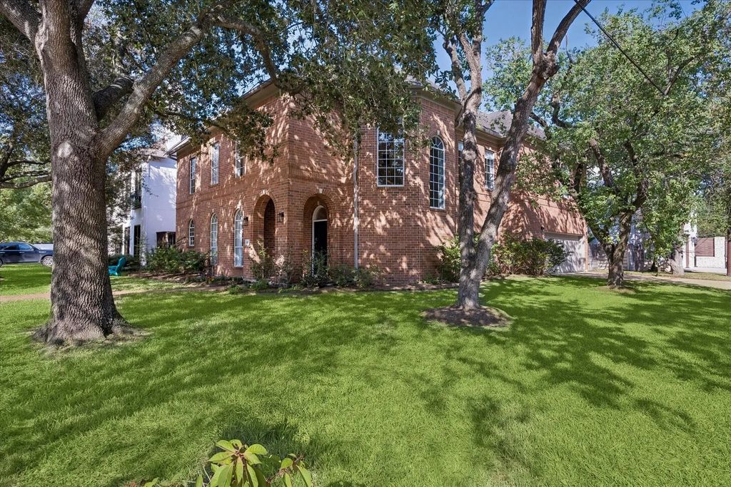 551 S 2nd Street, Bellaire