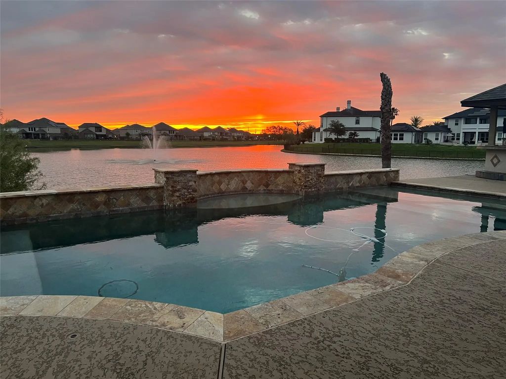 8 Cypress Point Court, Manvel