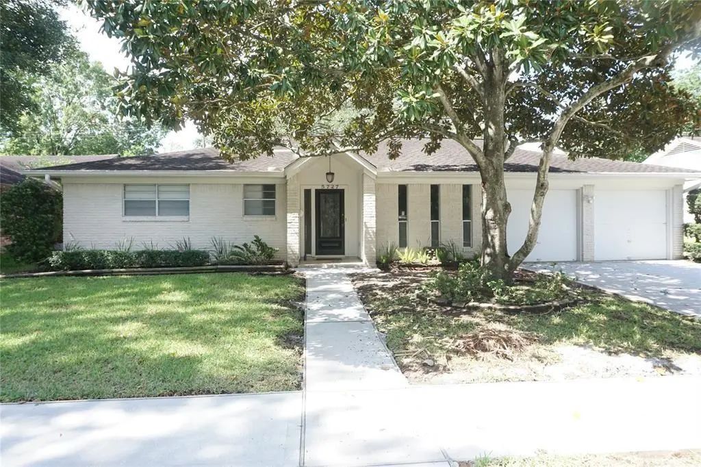5727 Braesvalley Drive, Houston