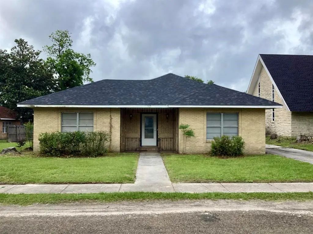 103 W Main St, Kirbyville