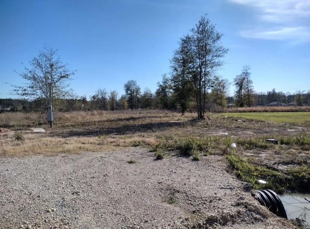 214 County Road 3556, Cleveland