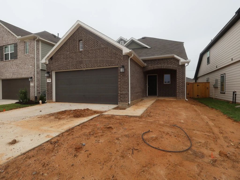 821 Village Brook Drive, Willis