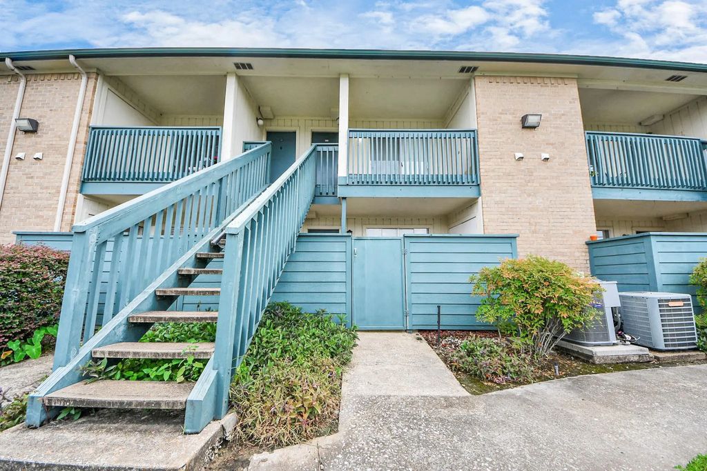 250 El Dorado Boulevard 204, Houston
