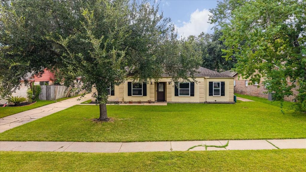 15811 Wandering Trail, Friendswood
