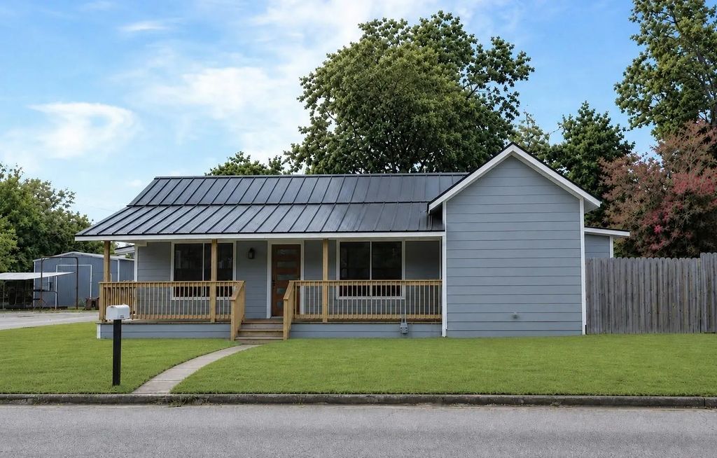 800 N Fannin Avenue, Cameron