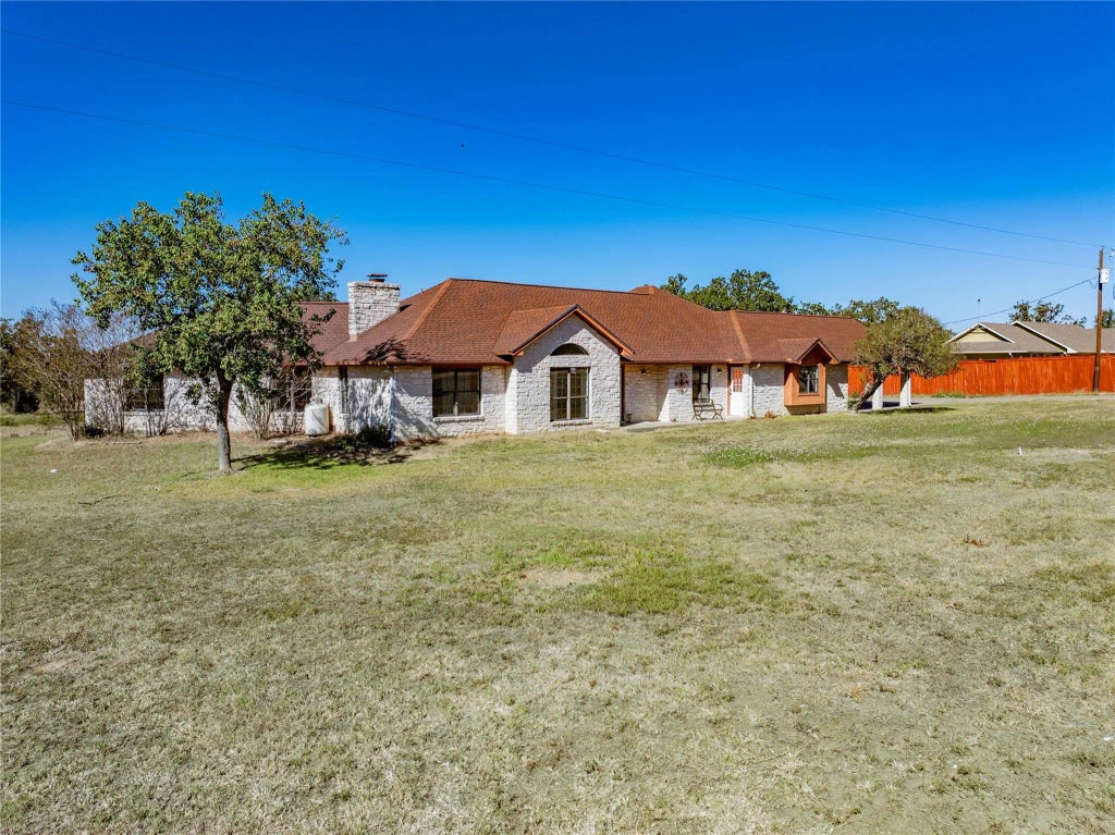 407 Raymond Road, La Grange