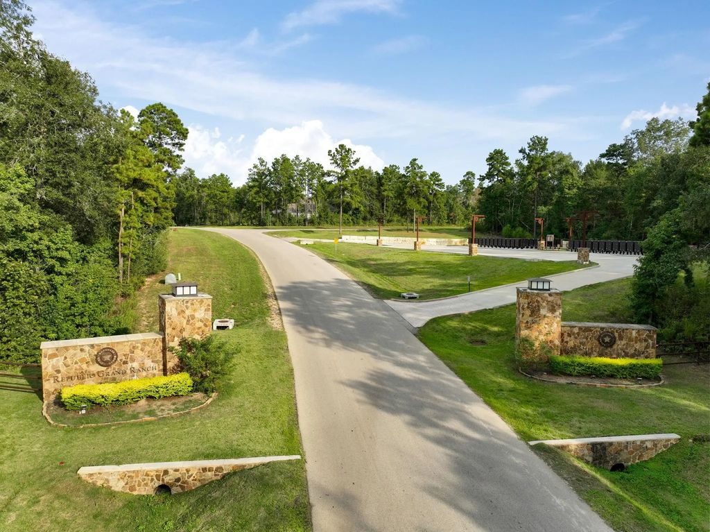 15824 Republic Ranch Road N, Willis