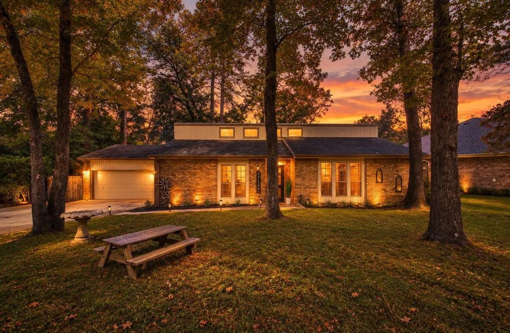 1728 E Lake Drive, Huntsville