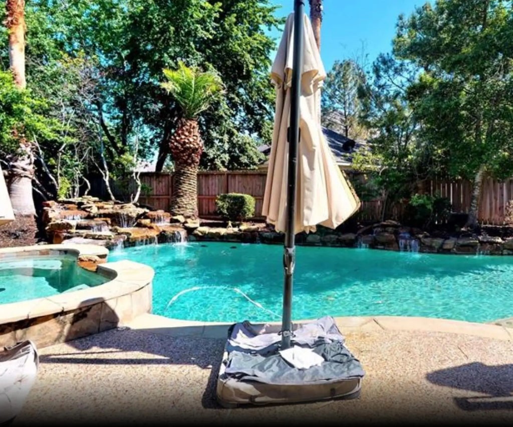 11707 Meadow Falls, Tomball