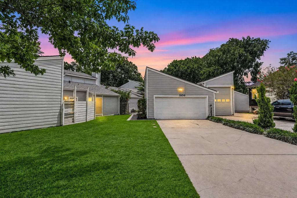 1109 Winding Way Drive, Friendswood