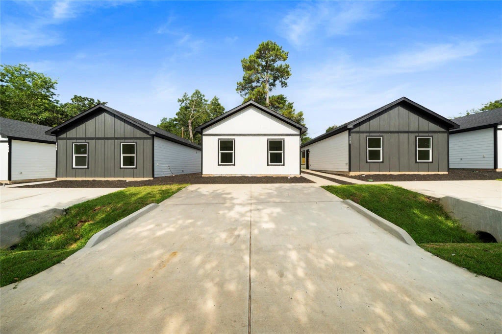 11557 Persimmon Street, Willis