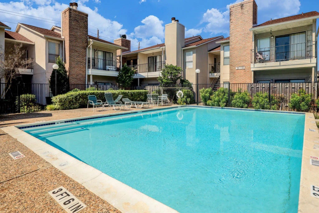 1818 Augusta Drive 33, Houston