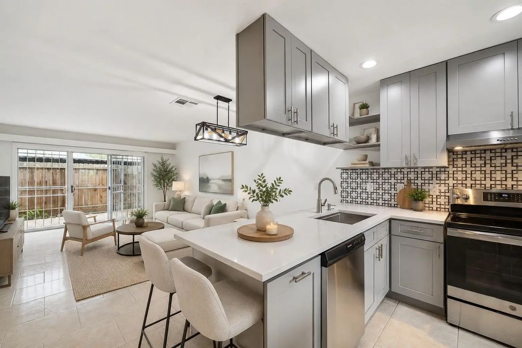 7821 Rue Saint Cyr Street 55, Houston