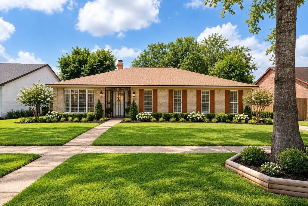 6839 Silver Star Drive, Houston