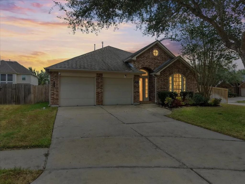 2805 Enchanted Lake Drive, Pearland