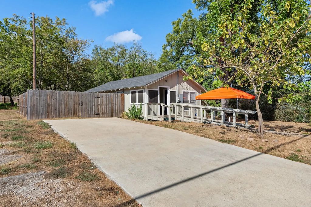 1211 W 18th Street, Bryan