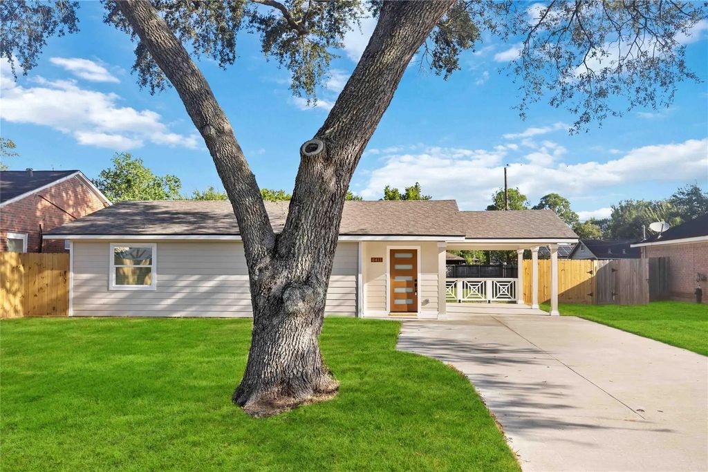 8411 Botany Lane, Houston