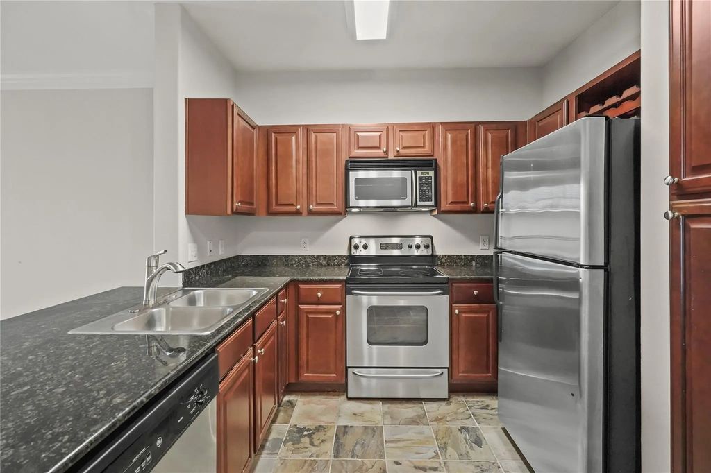 7575 Kirby Drive 3205, Houston