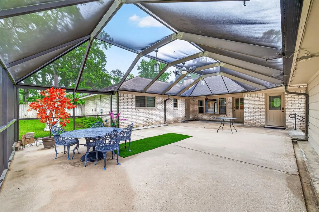 737 Holly Springs Drive, Conroe