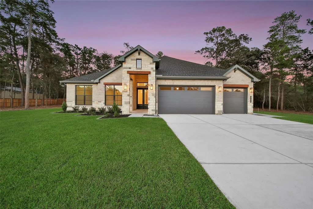 352 Louvenia Court, Pinehurst