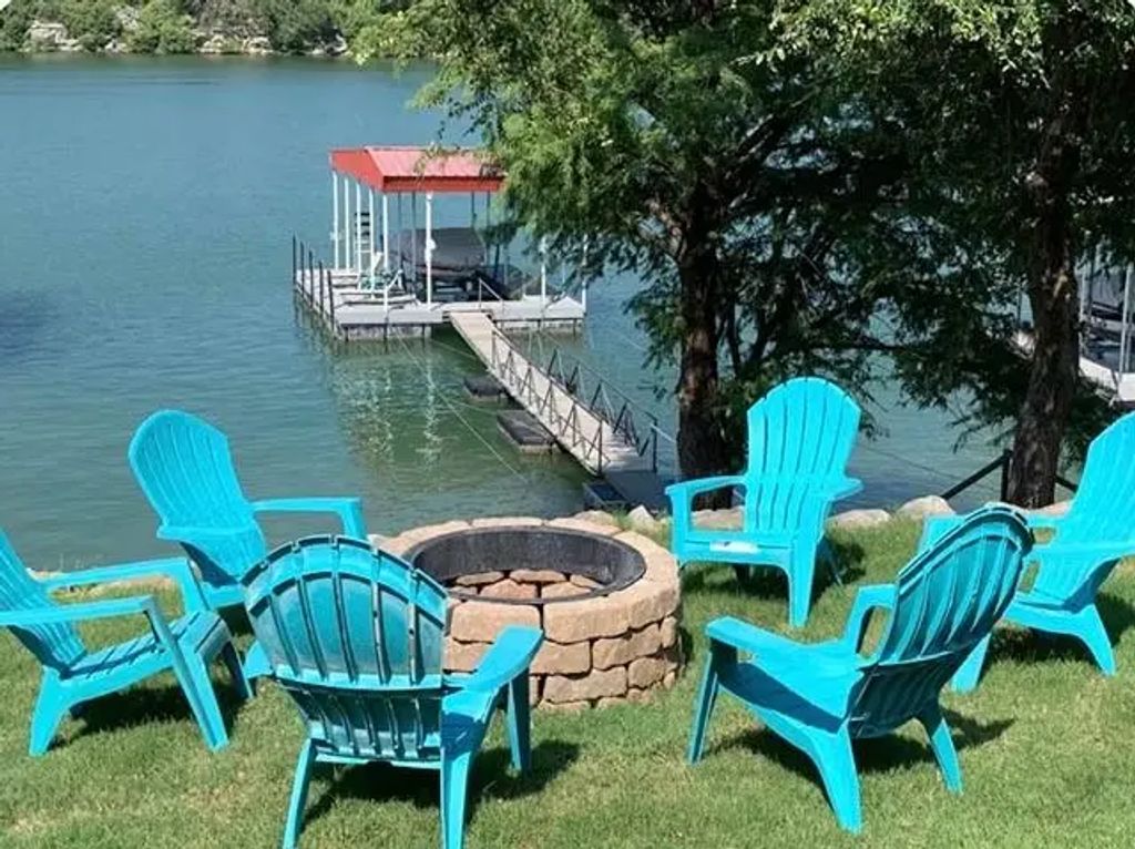 1213 Lake Shore Drive, Spicewood