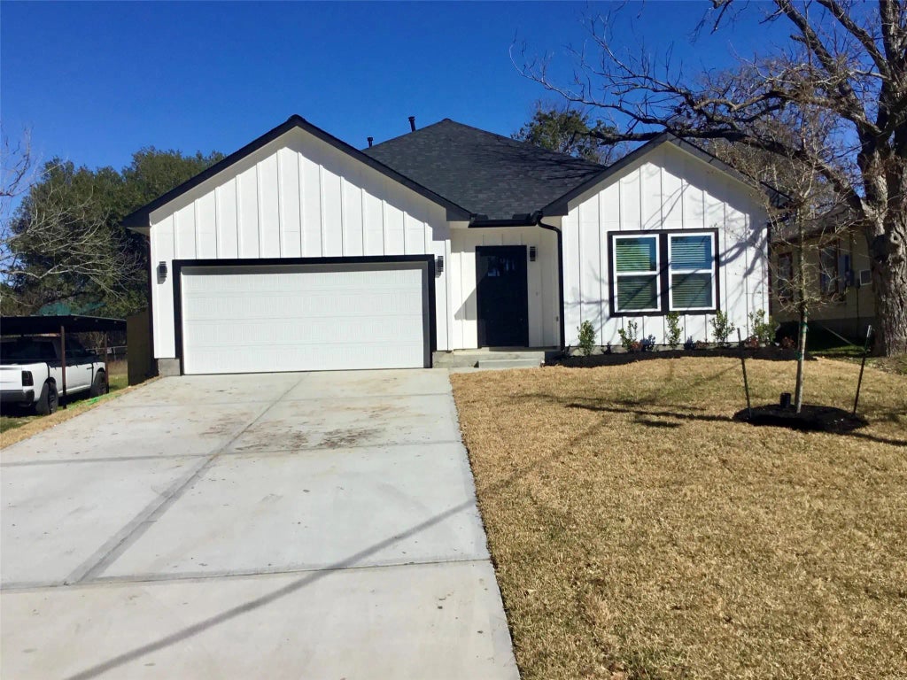 924 E 2nd Street, Bellville