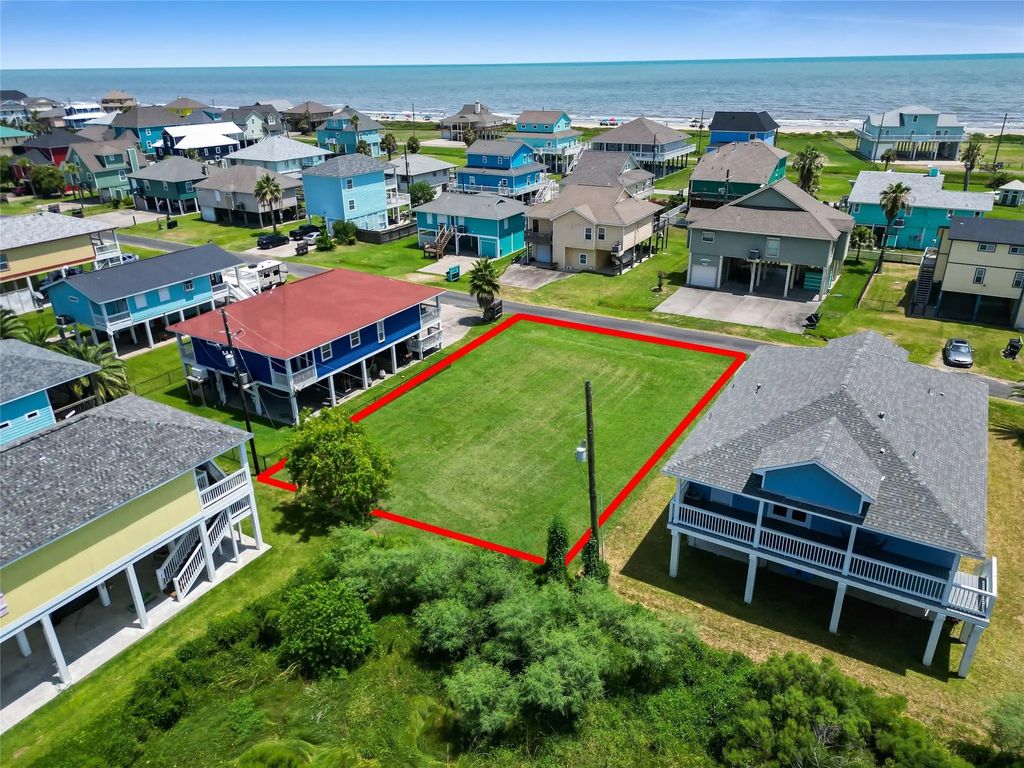 3265 Pirates Cove, Crystal Beach