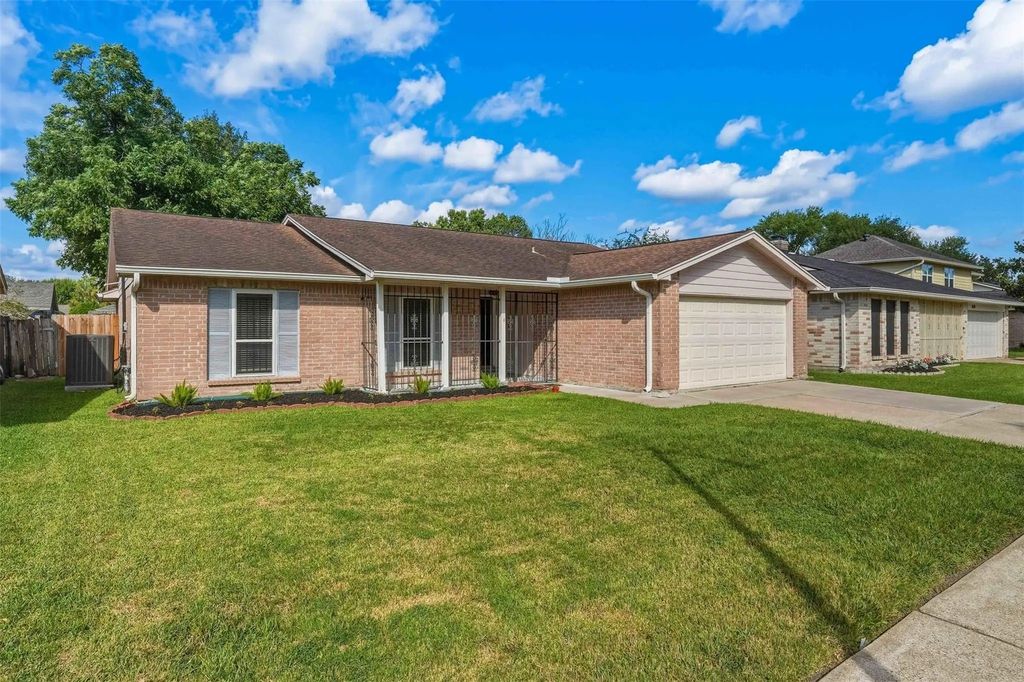 10514 Long River Drive, Sugar Land