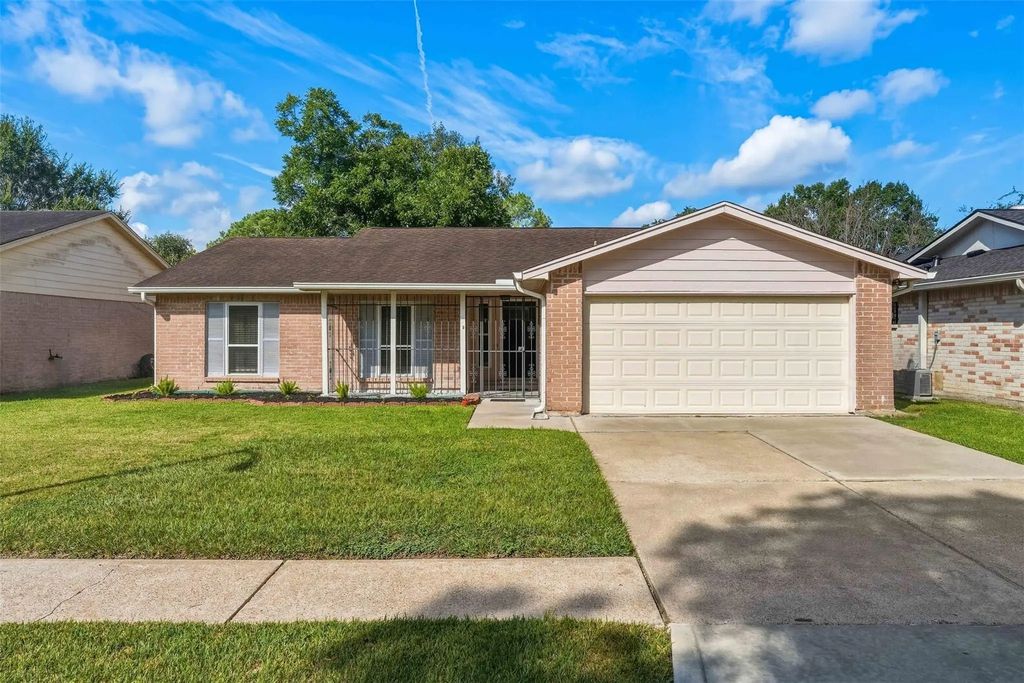 10514 Long River Drive, Sugar Land