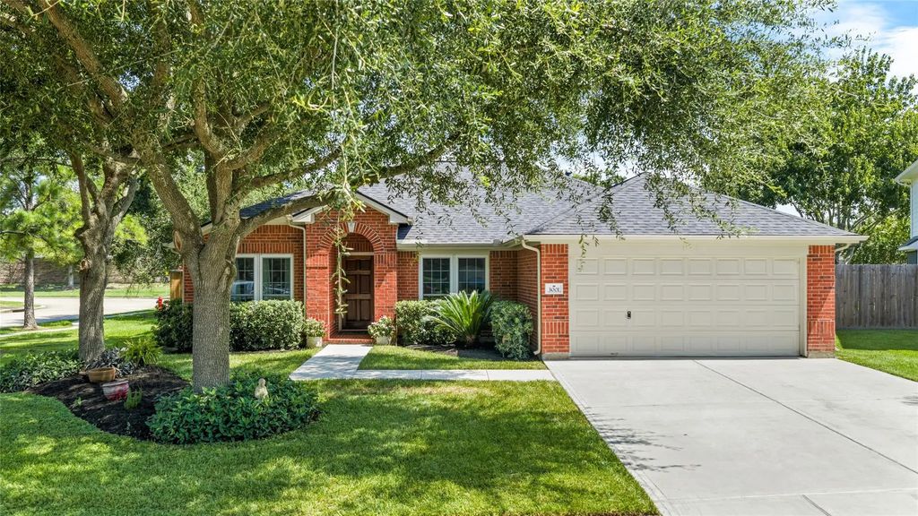 3001 Meadow Bay Drive, Dickinson