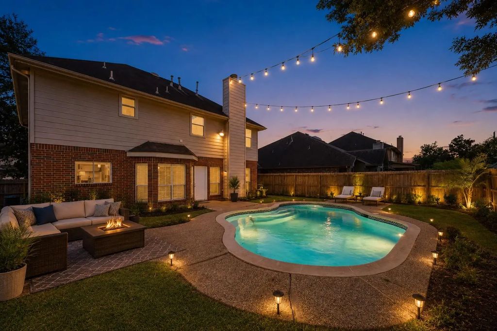 12206 Meadow Park Court, Meadows Place