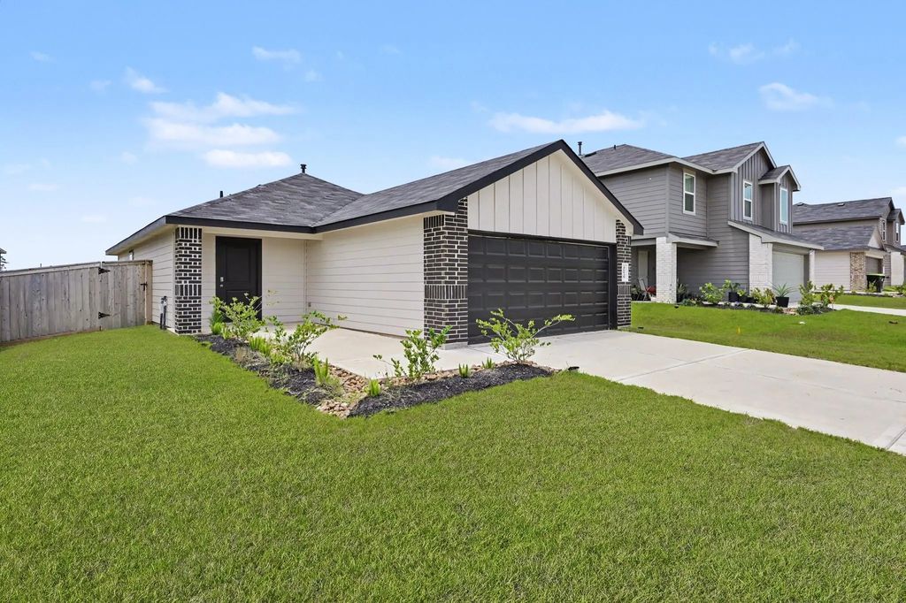 40839 Hawthorne Glades Street, Magnolia