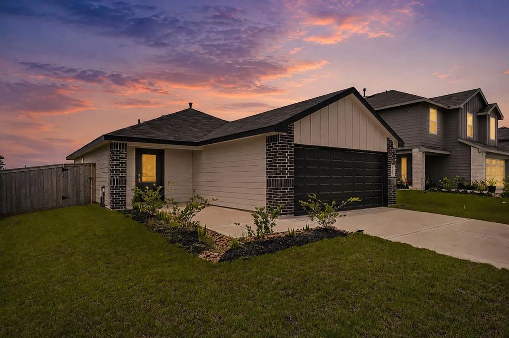 40839 Hawthorne Glades Street, Magnolia