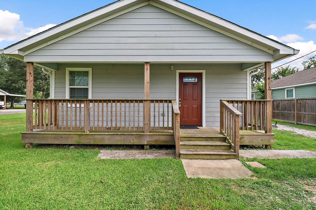 412 Stowell Street, Anahuac