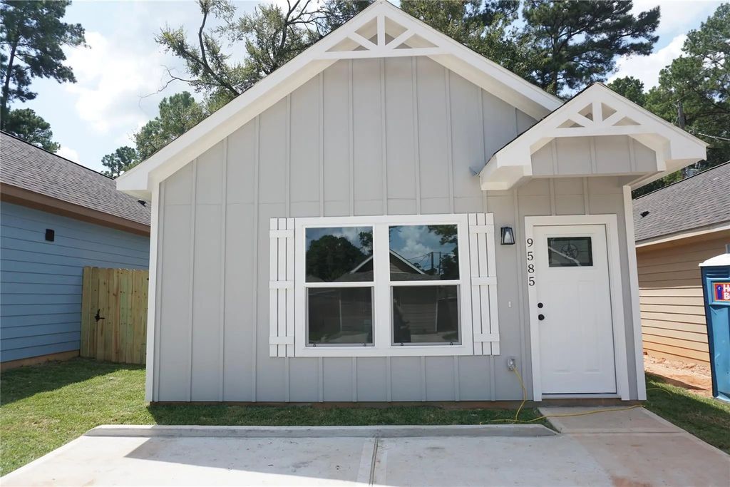 9585 Darkwood, Willis