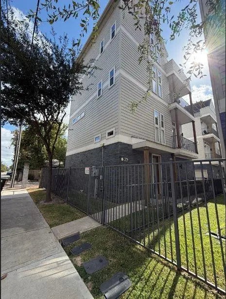 2906 Baer Street, Houston