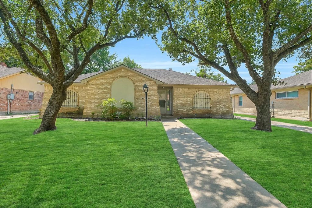 11715 Brighton Lane, Meadows Place