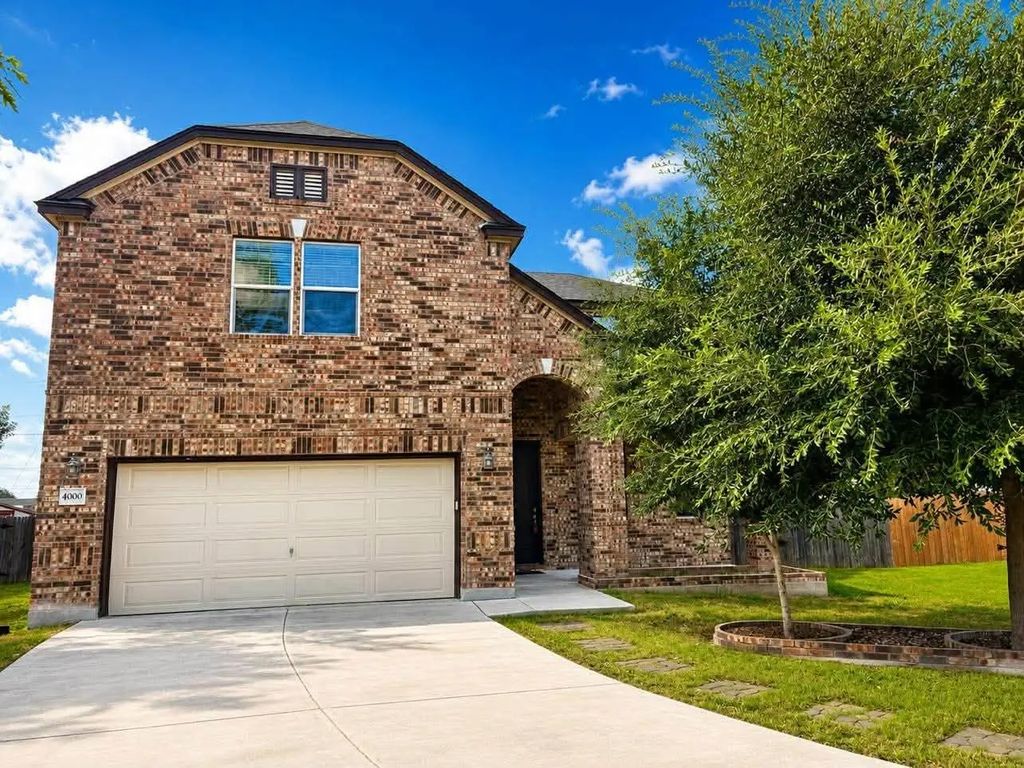 4000 Kings Canyon Drive, Taylor