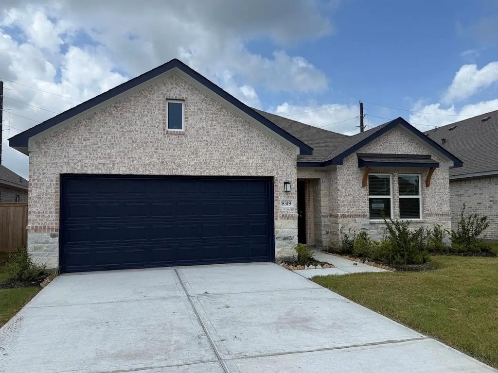 8319 Amber Summit, Angleton