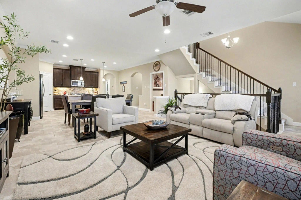 723 Via Lago, Webster