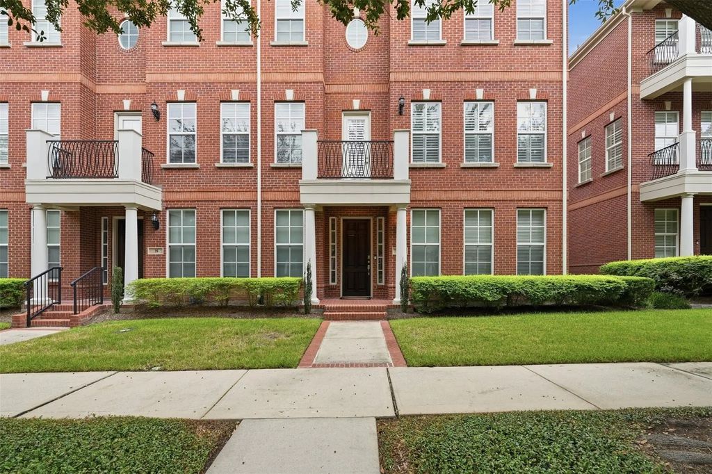 39 Islewood Boulevard E, The Woodlands