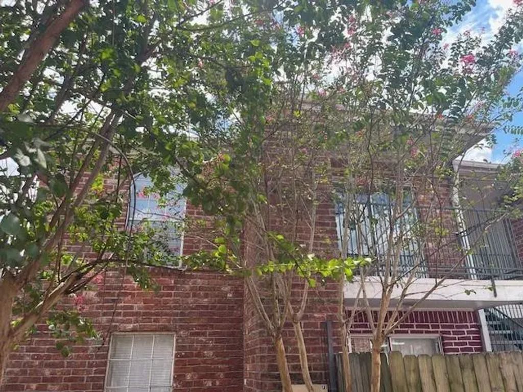 9201 Clarewood Drive 357, Houston