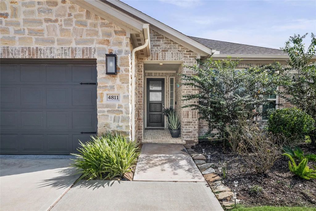 4811 Spring Crest Drive, Fulshear