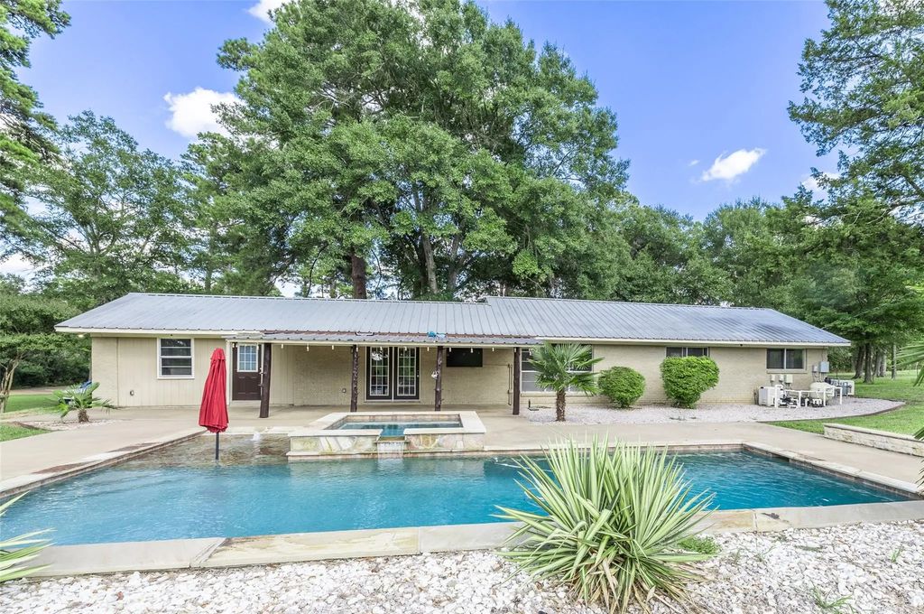 1977 County Road 813, Nacogdoches