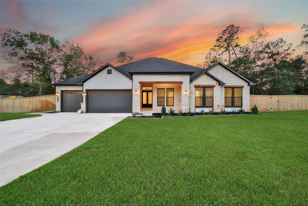 359 Louvenia Court, Pinehurst